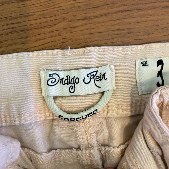 Peach coloured shorts - Picture 3 of 4